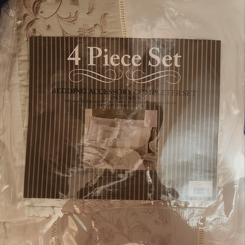 Bedding Accessory Completer Set
